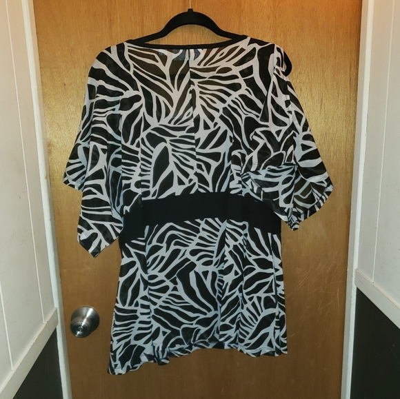 EUC Avenue Studio 18/20 top w/split sleeves - Picture 4 of 6